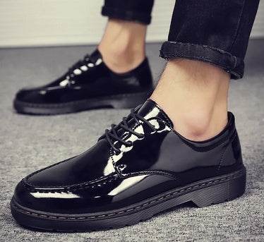 Casual leather shoes for work Bright black