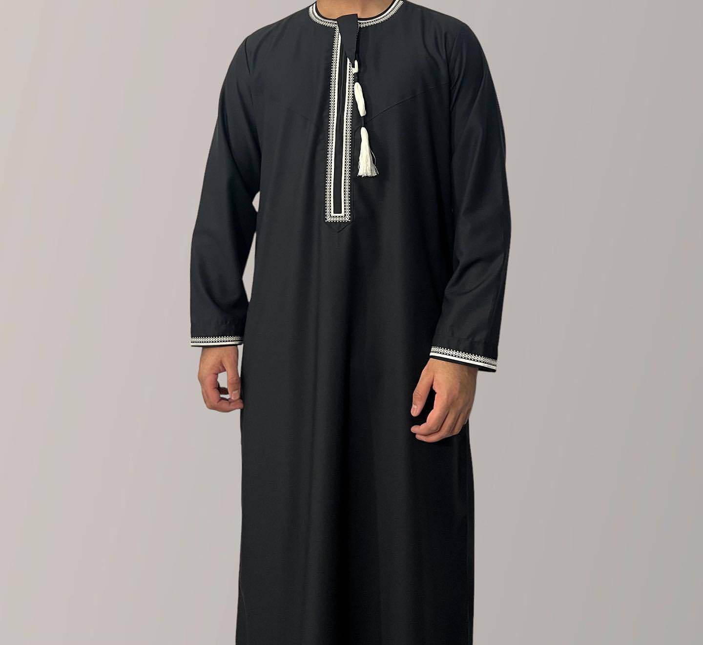 Solid Color Round Neck Embroidered Thick Tassel Oman Gowns Saudi Arabia Men 2 Black
