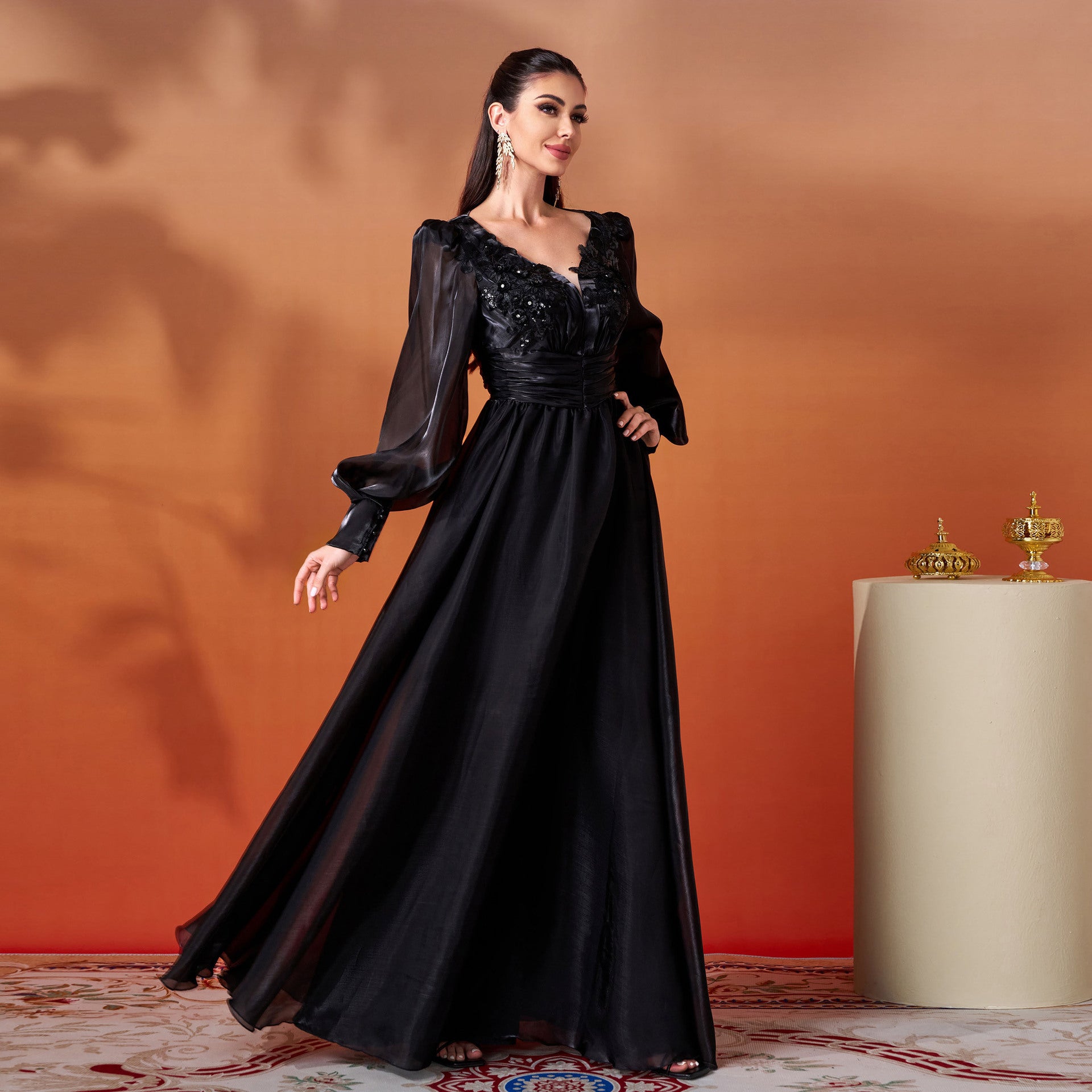 Elegant Long Sleeve V-neck Lace Banquet Swing Evening Dress
