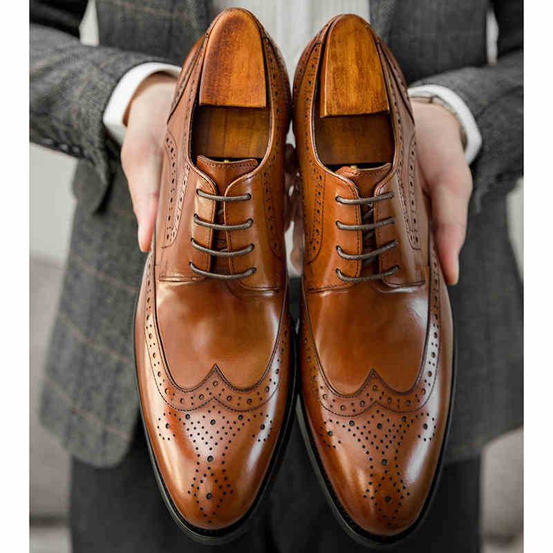 Brogue Men's Leather Pointed Handmade Leather Shoes Coffee